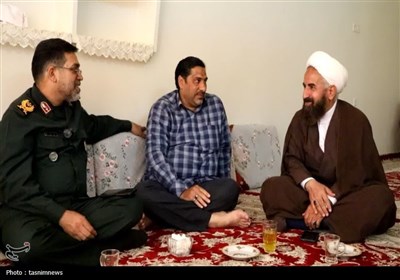 دیدار فرمانده سپاه الغدیر یزد با خانواده شهدای یزد