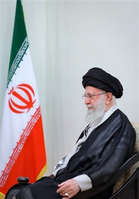 قائد الثورة الإسلامیة یستقبل رئیس وزراء باکستان