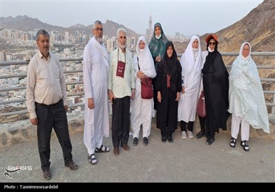صعود معنوی حجاج اردبیلی به قله جبل النور پس از نماز صبح