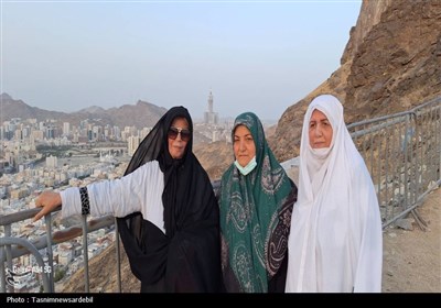 صعود معنوی حجاج اردبیلی به قله جبل النور پس از نماز صبح