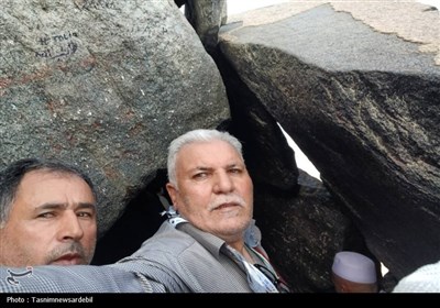 صعود معنوی حجاج اردبیلی به قله جبل النور پس از نماز صبح