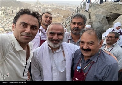 صعود معنوی حجاج اردبیلی به قله جبل النور پس از نماز صبح