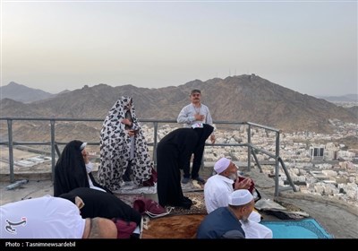 صعود معنوی حجاج اردبیلی به قله جبل النور پس از نماز صبح