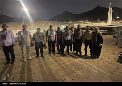 صعود معنوی حجاج اردبیلی به قله جبل النور پس از نماز صبح