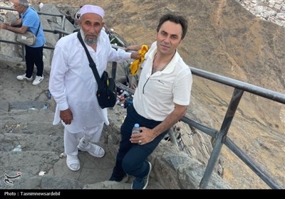 صعود معنوی حجاج اردبیلی به قله جبل النور پس از نماز صبح