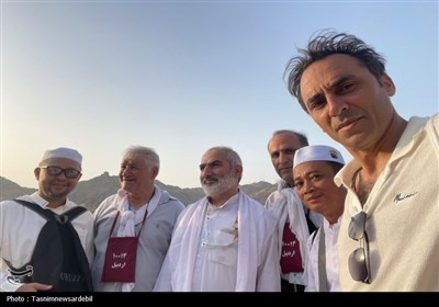 صعود معنوی حجاج اردبیلی به قله جبل النور پس از نماز صبح