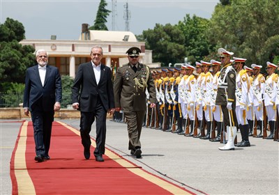 Iranian President Goes to Oman to Promote Cooperation