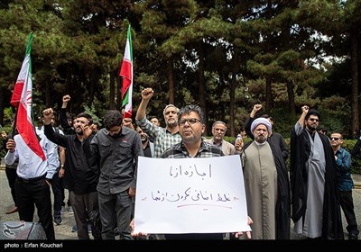 اجتماع دانشجویی در حمایت از حق غنی‌سازی اورانیوم