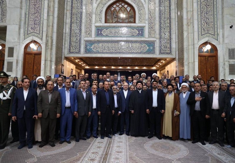 نواب البرلمان یجددون العهد مع مبادئ الإمام الخمینی (رض) / قالیباف: مستعدون لتصحیح المسار