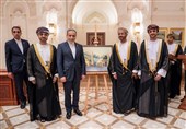 إزاحة الستار عن الطابع التذکاری للتعاون بین إیران وسلطنة عمان