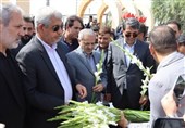 از گلزار شهدا تا کلاس درس؛ وزیر آموزش و پرورش در جیرفت