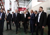 عارف یزور مصنع "تالکو کابل" فی دوشنبه