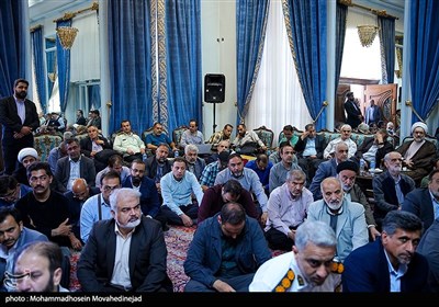 دیدار اعضای ستاد مرکزی بزرگداشت امام خمینی(س) با حجت الاسلام و المسلمین «سید حسن خمینی» یادگار امام(ره)
