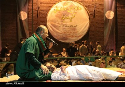تعزیه شهادت حضرت علی‌اکبر(ع) در شب پنجم سوگواره ملی تعزیه ده زیار