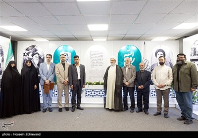 رونمایی از تقریظ رهبر انقلاب بر کتاب روح‌الله