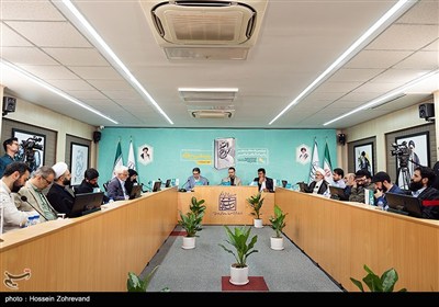 رونمایی از تقریظ رهبر انقلاب بر کتاب روح‌الله