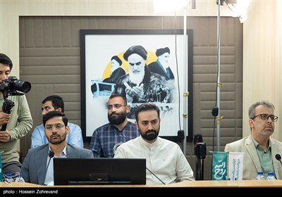 رونمایی از تقریظ رهبر انقلاب بر کتاب روح‌الله