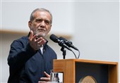 بزشکیان: إذا عملنا بأقوال الإمام الخمینی فلن تستطیع أی قوة التنمر علینا