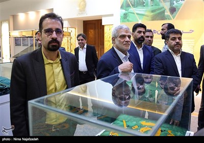 بازدید مدیران خبرگزاری تسنیم از نمایشگاه آستان قدس رضوی