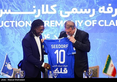 Seedorf Takes Up Post in Esteghlal