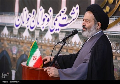 نشست صمیمی با نوجوانان و جوانان حاضر در حج 1404