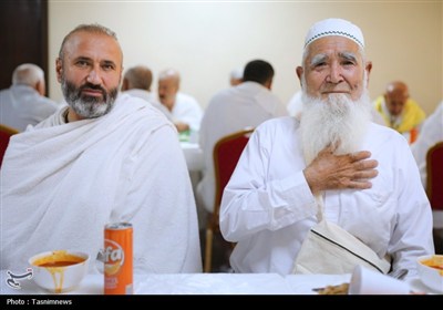 دیدار صمیمی سرپرست حجاج ایرانی با زائران کشورمان در مکه مکرمه