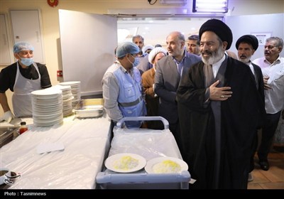 دیدار صمیمی سرپرست حجاج ایرانی با زائران کشورمان در مکه مکرمه