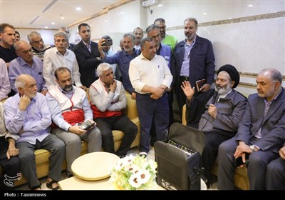 دیدار صمیمی سرپرست حجاج ایرانی با زائران کشورمان در مکه مکرمه