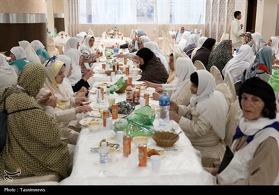 دیدار صمیمی سرپرست حجاج ایرانی با زائران کشورمان در مکه مکرمه