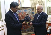 هدیه خانواده شهید حاج قاسم سلیمانی برای نیکولاس مادورو