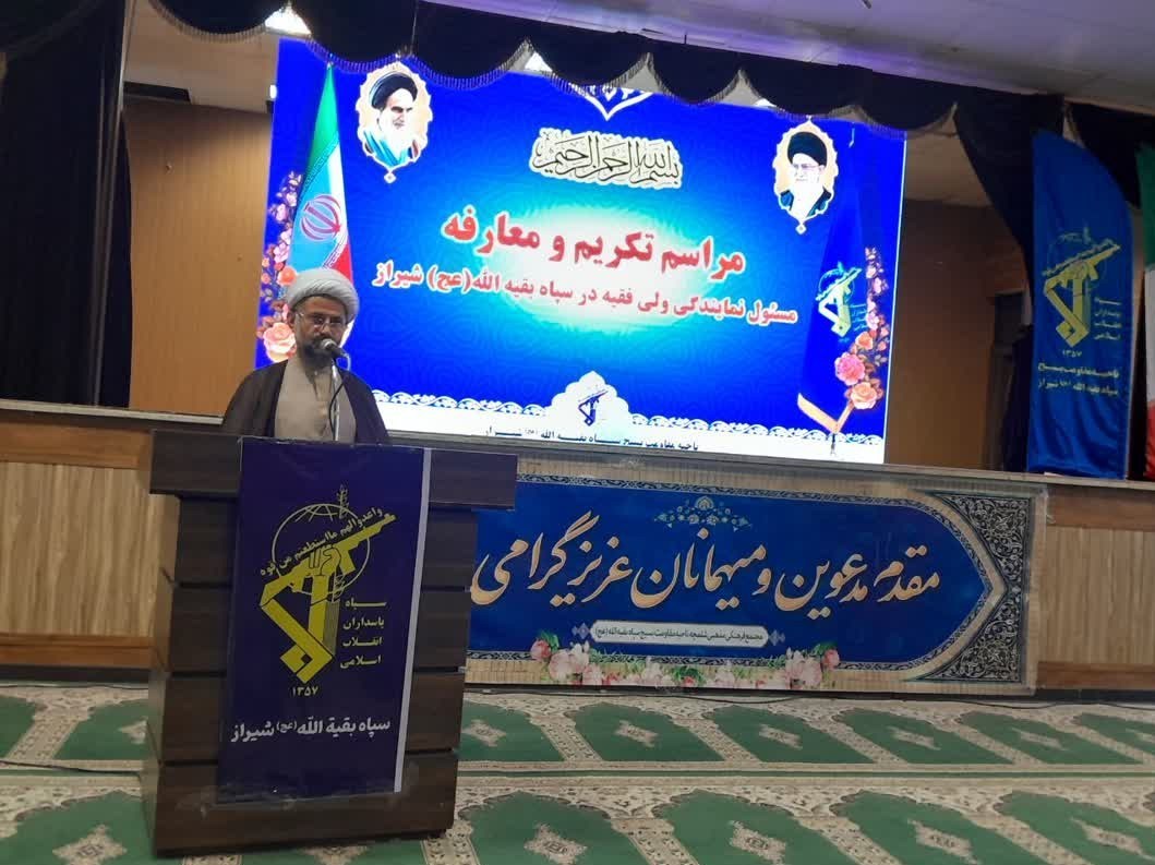 انقلاب اسلامی بر اساس مکتب سیاسی امام راحل است