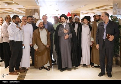 حجة الإسلام نواب یلتقی بالحجاج الإیرانیین فی مکة المکرمة