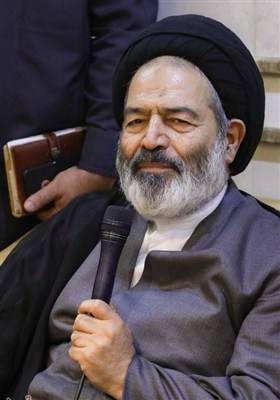 حجة الإسلام نواب یلتقی بالحجاج الإیرانیین فی مکة المکرمة