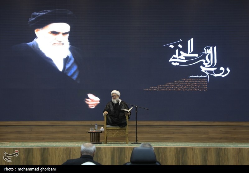  تشکیل نظام جمهوری اسلامی بزرگ‌ترین ابتکار امام خمینی(ره) 