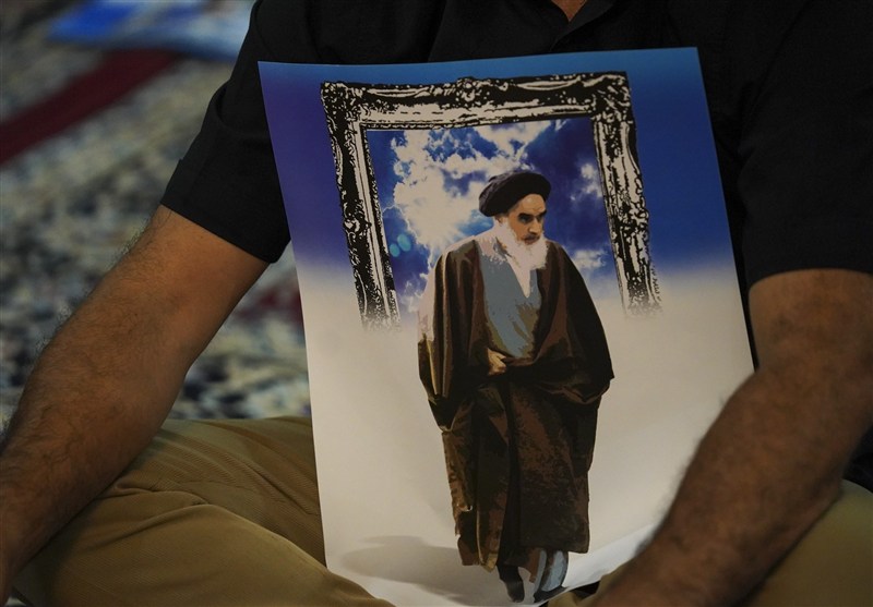  &quot;اندیشه امام خمینی&quot; قطب‌نمای حرکت انقلاب اسلامی است 