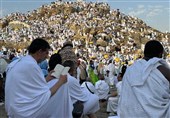 نحو 1.5 ملیون حاج یقفون بعرفة لأداء رکن الحج الأعظم