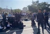 חרדים חוסמים את כביש 4: &quot;נאצים&quot; לשוטרים