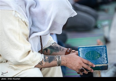مراسم دعای عرفه در کهف الشهدا