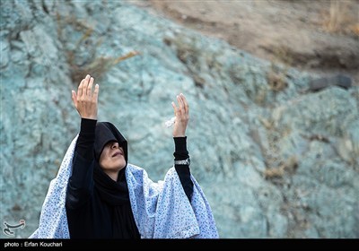 مراسم دعای عرفه در کهف الشهدا