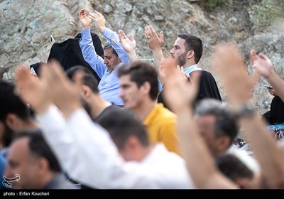 مراسم دعای عرفه در کهف الشهدا