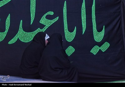 زمزمه‌های عرفه در کنار لاله‌های خونین گلزار شهدای اهر