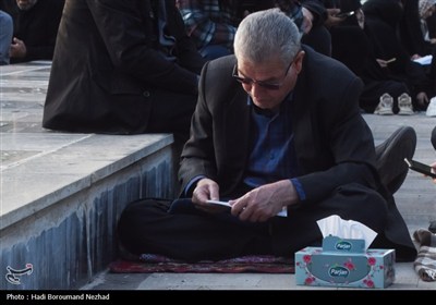 زمزمه‌های عرفه در کنار لاله‌های خونین گلزار شهدای اهر
