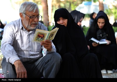 دعای عرفه در جوار شهدا