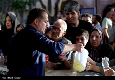 دعای عرفه در جوار شهدا