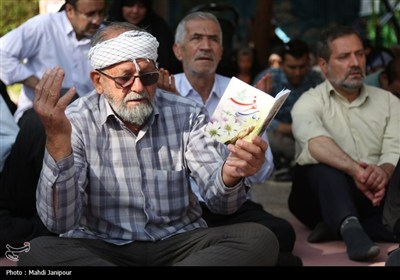 دعای عرفه در جوار شهدا
