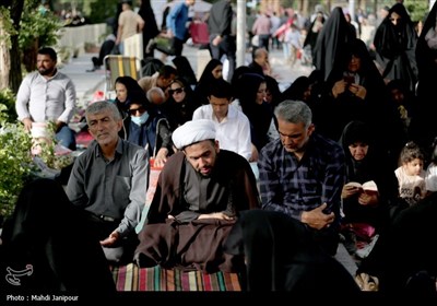 دعای عرفه در جوار شهدا