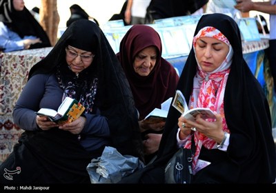 دعای عرفه در جوار شهدا