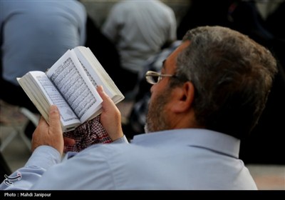 دعای عرفه در جوار شهدا