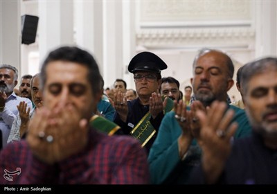 صلاة عيد الأضحى في مرقد شاه جراغ (ع)