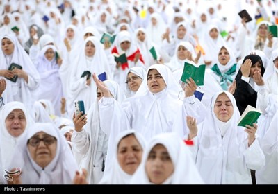 دعای عرفه حجاج بیت‌الله الحرام در صحرای عرفات